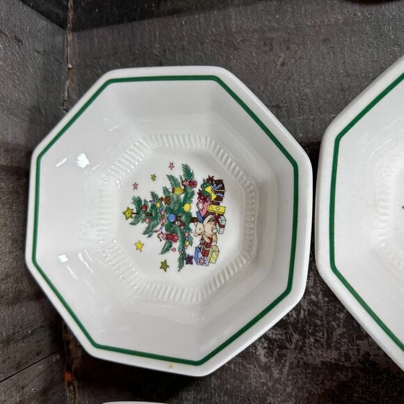 NIKKO Christmas Time Octagon Serving Bowls Set Of 4 Christmas Tree Presents 7" - Picture 8 of 9